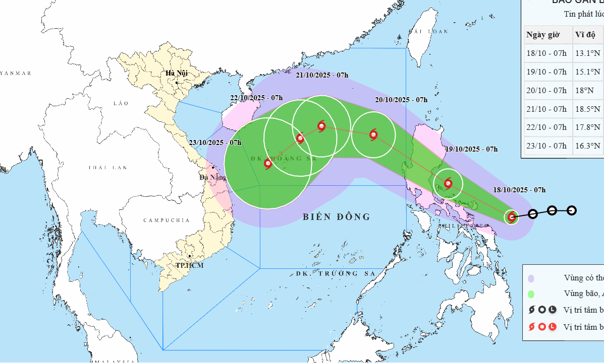 Vào 7 giờ sáng nay, tâm bão số 12 FENGSHEN ở vị trí khoảng 13,1 độ Vĩ Bắc; 126,5 độ Kinh Đông, ngay trên vùng biển phía Đông miền Trung Philippines.