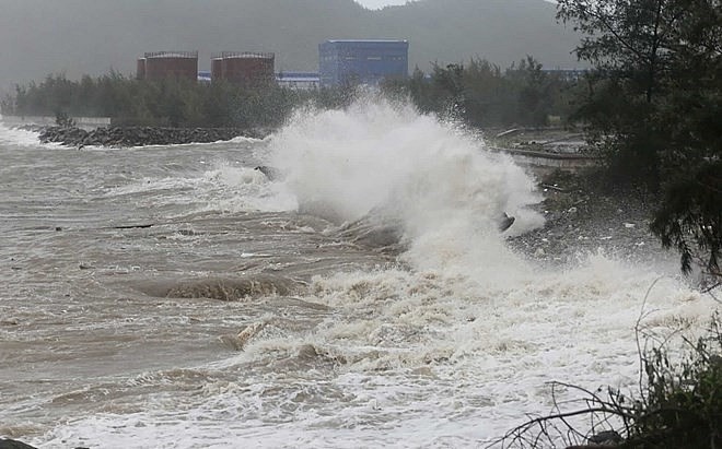 Sự xuất hiện của bão FENGSHEN sẽ khiến tình hình thời tiết trên các vùng biển trở nên cực kỳ nguy hiểm: