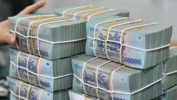 Tiền gửi dân cư tăng kỷ lục dù lãi suất thấp nhất 5 năm