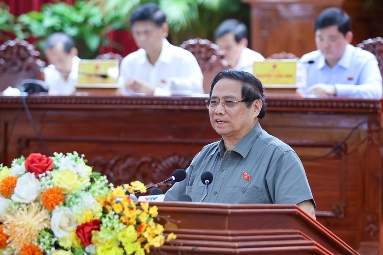 Thủ tướng ghi nhận, biểu dương nỗ lực của Đảng bộ, chính quyền và nhân dân thành phố Cần Thơ đã đóng góp tích cực, hiệu quả vào thành tựu chung, góp phần cùng cả nước ổn định kinh tế vĩ mô - Ảnh: VGP