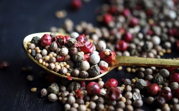 Giá tiêu hôm nay 20/10: Thị trường đi ngang, giá thu mua cao nhất 146.000 đồng/kg