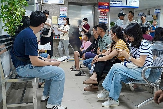 Bệnh nhân đến khám tại Bệnh viện Da liễu Trung ương.