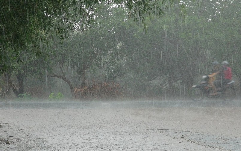 Dù cường độ gió giảm, tác động nguy hiểm nhất của cơn bão lại là mưa, có nơi lên đến 900mm.