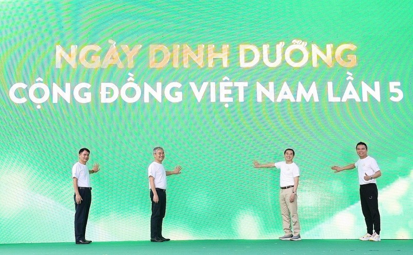 Thứ trưởng Trần Văn Thuấn, các thành viên Ban Giám khảo, nhà tài trợ khai mạc Ngày Dinh dưỡng cộng đồng Việt Nam lần 5.