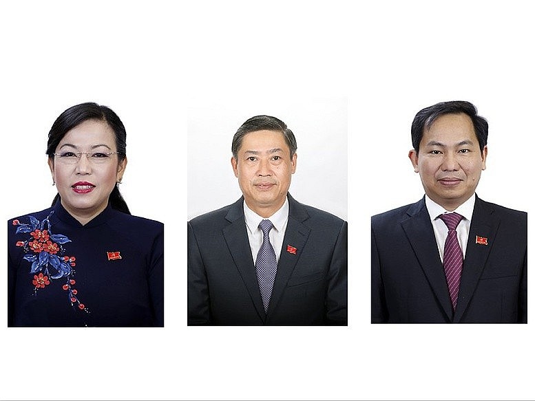 Từ trái qua phải: Bà Nguyễn Thanh Hải, ông Nguyễn Hữu Đông, ông Lê Quang Mạnh Từ trái qua phải: Bà Nguyễn Thanh Hải, ông Nguyễn Hữu Đông, ông Lê Quang Mạnh