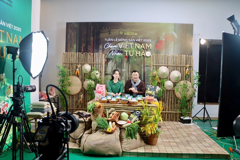 longCác nghệ sĩ bán nông sản trên mạng xã hội