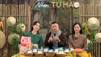 NSND Tự Long bán gần 6 tấn gạo sau 2 tiếng livestream, lan tỏa tinh thần “người Việt dùng hàng Việt”