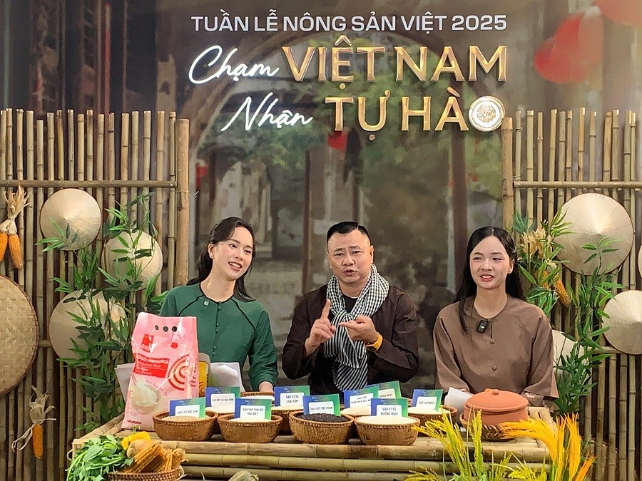 NSND Tự Long bán gần 6 tấn gạo sau 2 tiếng livestream, lan tỏa tinh thần “người Việt dùng hàng Việt”