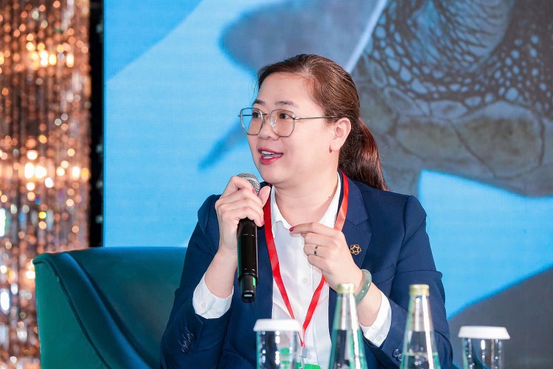 Bà Nguyễn Thị Kim Phượng chia sẻ về hành trình chuyển đổi xanh của BIDV tại Hội thảo