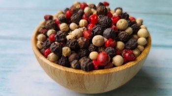 Giá hồ tiêu hôm nay 29/10: Đi ngang ở mức cao, trái ngược với đà lao dốc của cà phê