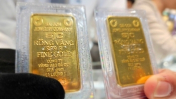 Giá vàng lao dốc không phanh, vàng SJC "bốc hơi" gần 10 triệu đồng/lượng