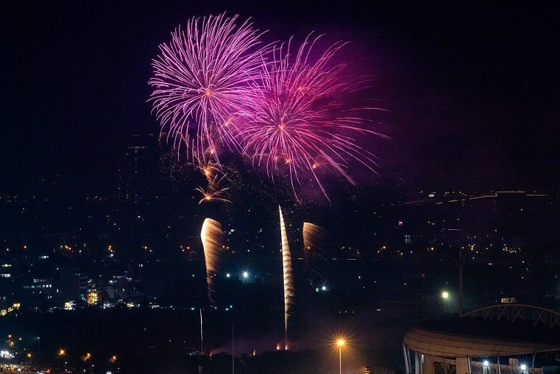 Hà Nội sẽ bắn pháo hoa tầm cao kết hợp tầm thấp tại Trung tâm Triển lãm Quốc gia Việt Nam, tối 4/11. Hà Nội sẽ bắn pháo hoa tầm cao kết hợp tầm thấp tại Trung tâm Triển lãm Quốc gia Việt Nam, tối 4/11.