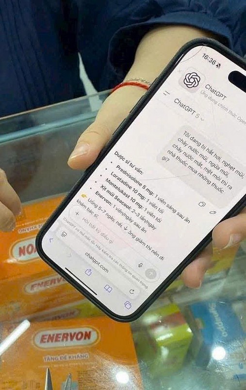 Hình ảnh đơn thuốc do ChatGPT tạo ra đang được chia sẻ trên mạng xã hội - Ảnh: Chụp màn hình