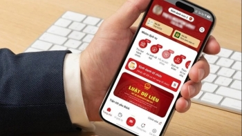 Từ hôm nay (1/11): Đi chứng thực chỉ cần mang theo điện thoại có VNeID