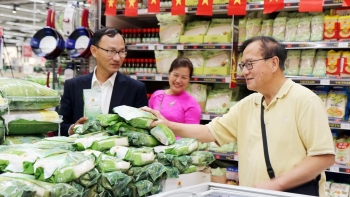 Thị trường gạo toàn cầu “đóng băng”: Việt Nam xoay xở ra sao giữa vòng vây cạnh tranh?