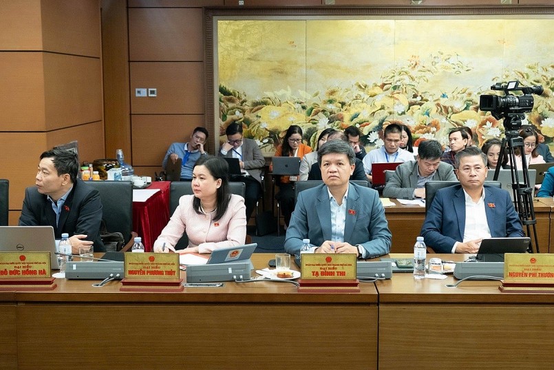 Các đại biểu tham gia phiên họp Các đại biểu tham gia phiên họp