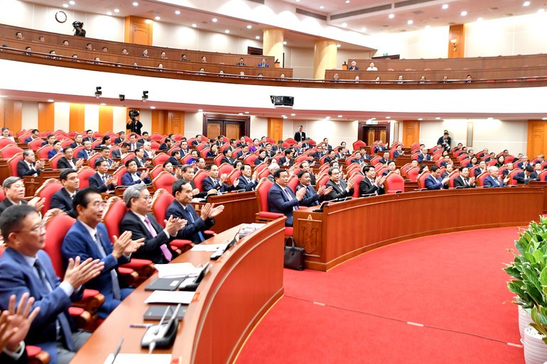 Các đồng chí lãnh đạo Đảng, Nhà nước và các đại biểu tham dự phiên bế mạc hội nghị. Ảnh: ĐĂNG KHOA