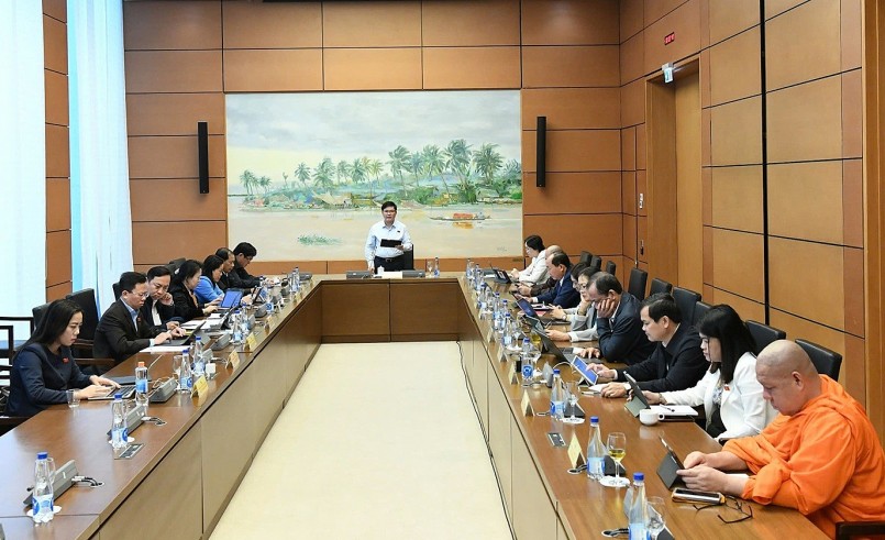 Quang cảnh phiên thảo luận Tổ 11