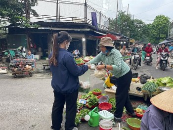 Giá thực phẩm sau bão lũ đẩy CPI tháng 10 tăng 0,20%