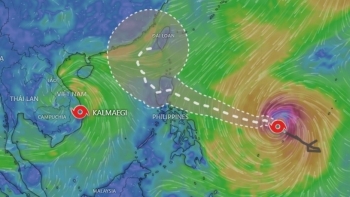 Bão số 13 gây mưa lớn ở Trung Bộ, Biển Đông lại sắp đón bão số 14