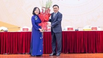 Đồng chí Bùi Thị Minh Hoài giữ chức Chủ tịch Mặt trận Tổ quốc Việt Nam