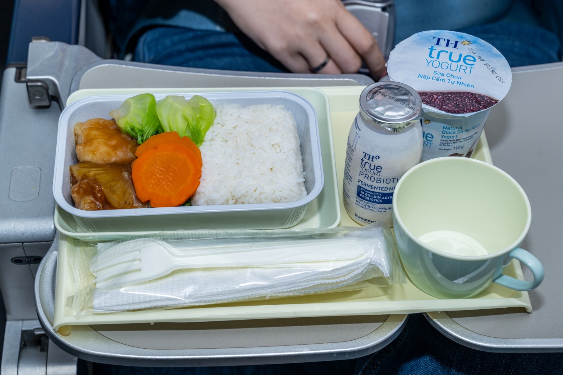 Sản phẩm TH true MILK “cất cánh” cùng Vietnam Airlines