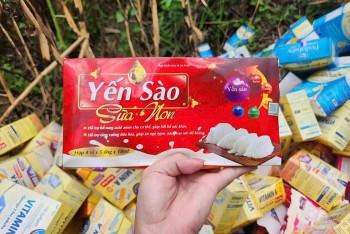 Hàng ngàn sản phẩm thực phẩm chức năng trôi nổi: Ai đứng sau việc kiểm soát?