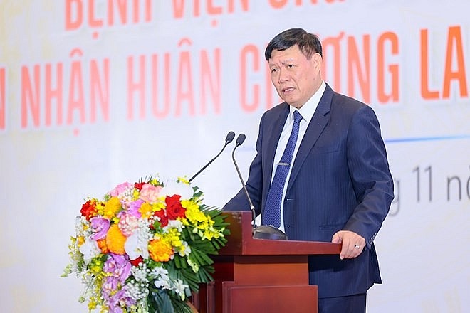 Thứ trưởng Bộ Y tế đề nghị Bệnh viện Ung bướu Hà Nội đẩy nhanh đề án xây dựng cơ sở 2. Ảnh: BVCC