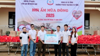 Giữa mây trời Tây Bắc, yêu thương được trao đi