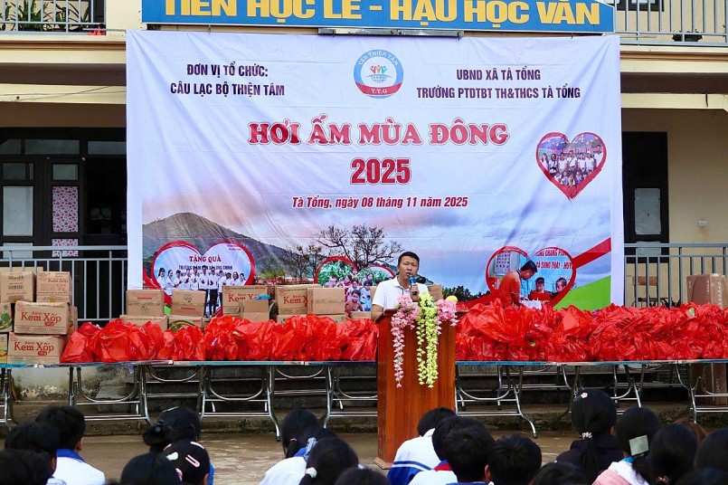 Ông Nguyễn Trần Tiệp - Chủ tịch CLB Thiện Tâm phát biêu Ông Nguyễn Trần Tiệp - Chủ tịch CLB Thiện Tâm phát biêu