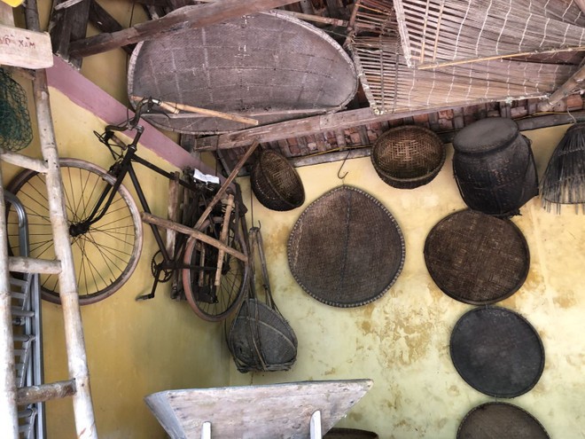 Chạm mái ngói cổ, bước ngõ xưa tại làng cổ Đông Sơn