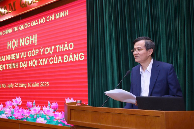 Đồng chí Đoàn Minh Huấn phát biểu tại hội nghị. Đồng chí Đoàn Minh Huấn phát biểu tại hội nghị.