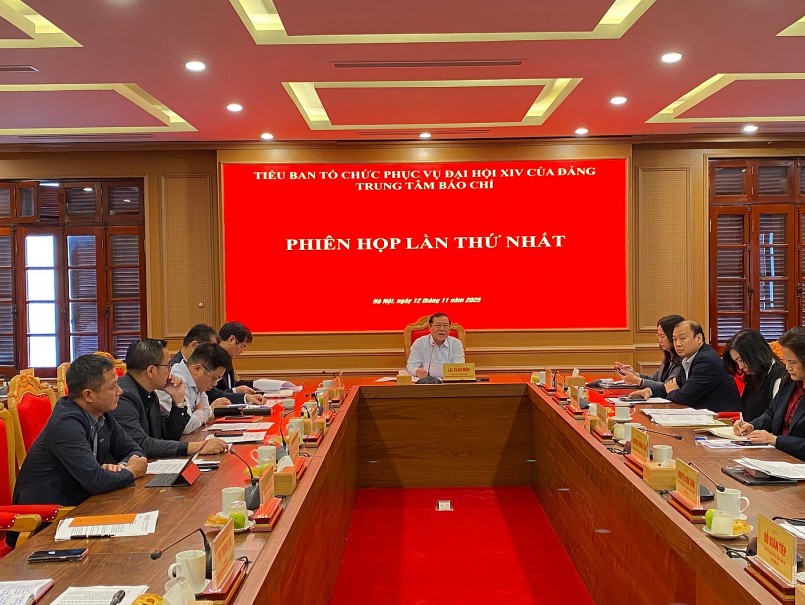 Quang cảnh phiên họp