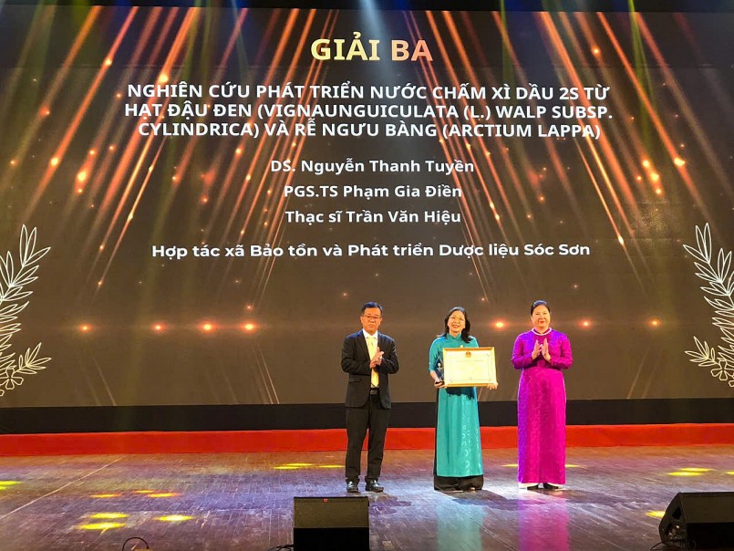 Dược sĩ Nguyễn Thanh Tuyền và nhóm nghiên cứu (Hợp tác xã Bảo tồn và Phát triển Dược liệu Sóc Sơn) thực hiện đã xuất sắc đạt Giải Ba Hội thi Sáng tạo Kỹ thuật TP Hà Nội lần thứ II (2024-2025).