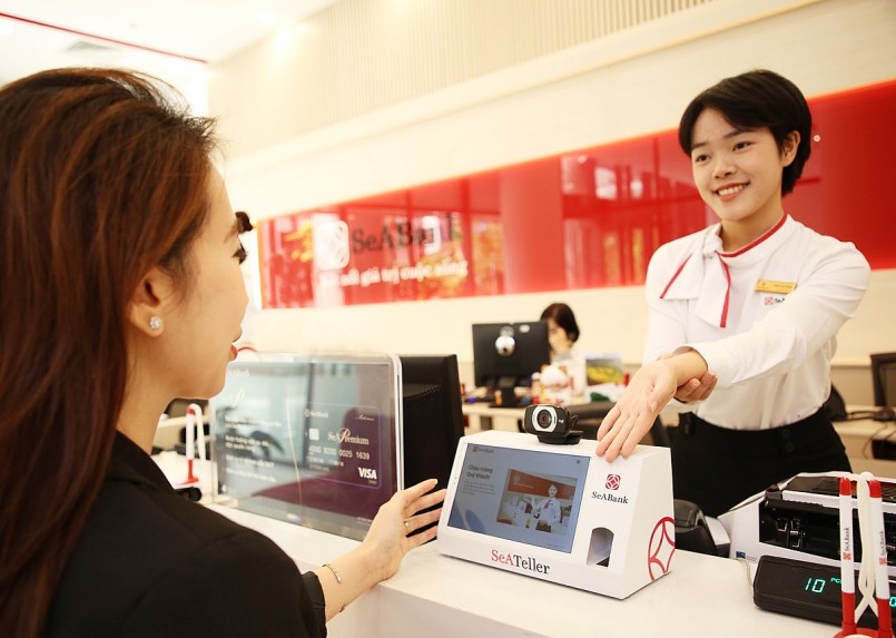 Phần mềm hỗ trợ quầy SeATeller giúp SeABank tự động hóa quy trình giao dịch. Phần mềm hỗ trợ quầy SeATeller giúp SeABank tự động hóa quy trình giao dịch.
