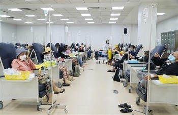 "Làn sóng" ung thư tại Việt Nam: Báo động từ lối sống và thách thức phát hiện sớm