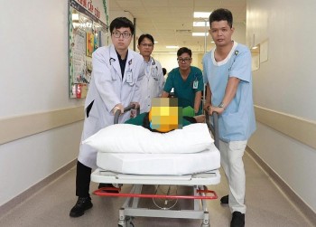 Bác sĩ cảnh báo về cách sơ cứu vắt chanh vào miệng người bất tỉnh