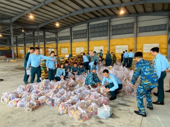 Sư đoàn 372 sẵn sàng bay cứu trợ đồng bào lũ lụt khu vực miền Trung