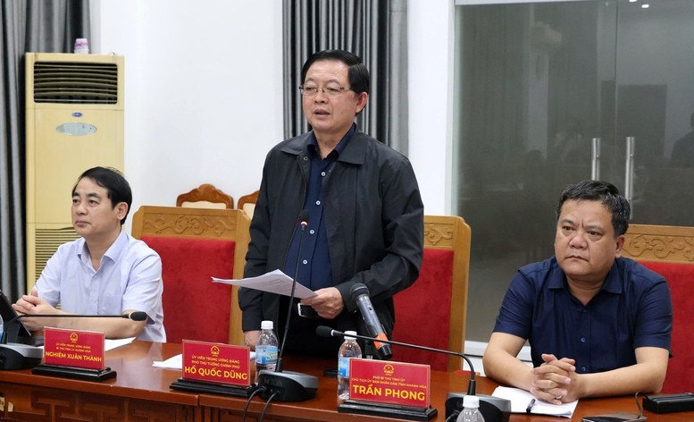 Từ điểm cầu truyền hình Khánh Hòa, Phó Thủ tướng Hồ Quốc Dũng cho biết, đợt lũ lần này vượt các mốc lịch sử - Ảnh VGP