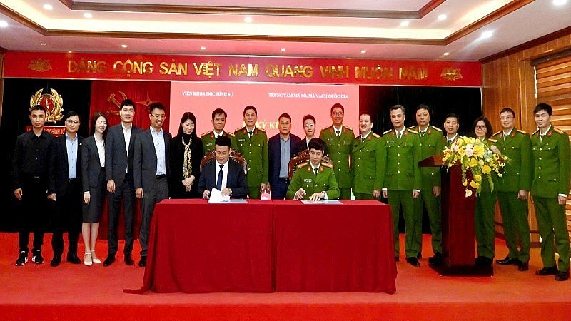 Quang cảnh lễ ký kết giữa Viện Khoa học hình sự và Trung tâm Mã số, mã vạch quốc gia. Quang cảnh lễ ký kết giữa Viện Khoa học hình sự và Trung tâm Mã số, mã vạch quốc gia.