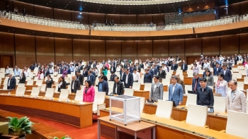 Quốc hội tưởng niệm đồng bào tử vong do thiên tai, bão lũ