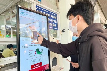 Thách thức của bệnh viện thông minh: Gỡ khó hạ tầng, xóa rào cản với người cao tuổi