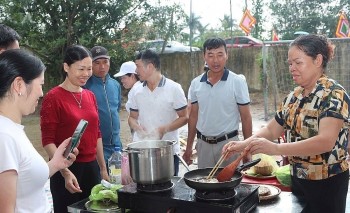 Hiệu quả kép từ mô hình cộng sinh lúa và rươi ven sông Luộc