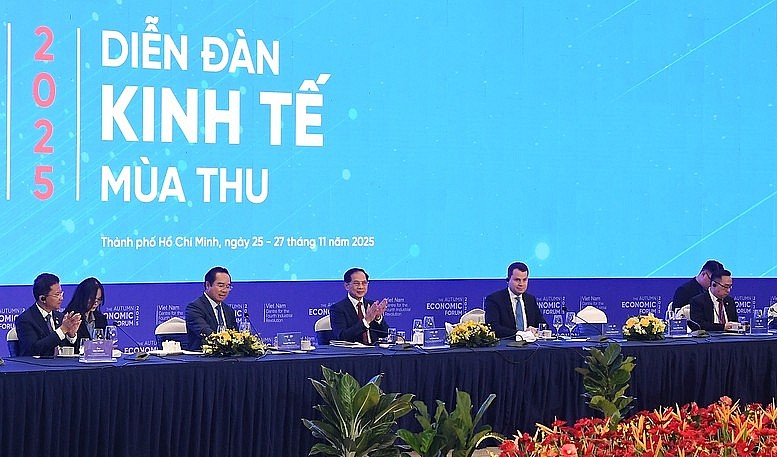 Phó Thủ tướng Bùi Thanh Sơn cùng Chủ tịch UBND TPHCM Nguyễn Văn Được chủ trì phiên ăn trưa làm việc - Ảnh: VGP/Hải Minh