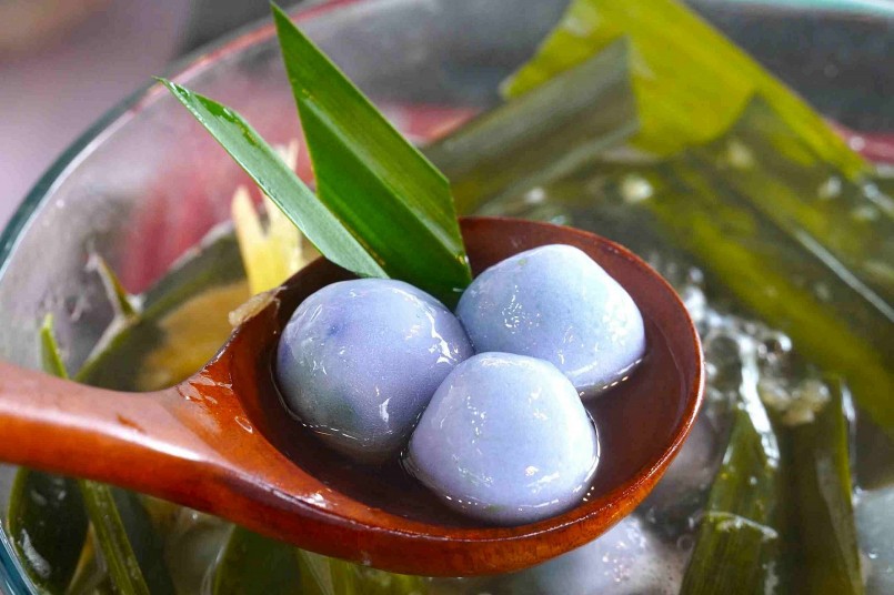 Ba viên chè cua Cà Mau có giá 65.000 đồng hút khách. Ảnh: Nhật Hồ