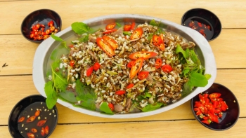 Bò xào kiến vàng lá chha ca dao: Món ăn tí hon, hương vị khổng lồ