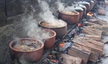 Mặt nạ — bảo hộ lao động trong nghề kho cá truyền thống ở làng “Vũ Đại”