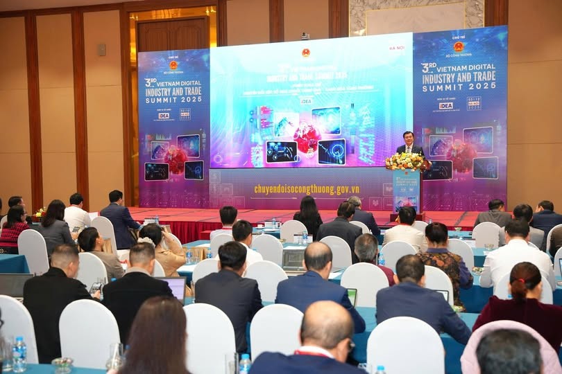 Quang cảnh diễn đàn. ( Quang cảnh diễn đàn. (