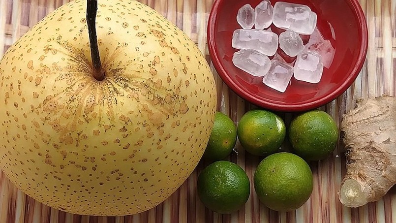 Người dân có thể chưng lê hoặc quất với đường phèn, mật ong để tạo thành món ăn bài thuốc, đặc biệt hiệu quả cho người ho khan, rát họng. Người dân có thể chưng lê hoặc quất với đường phèn, mật ong để tạo thành món ăn bài thuốc, đặc biệt hiệu quả cho người ho khan, rát họng.