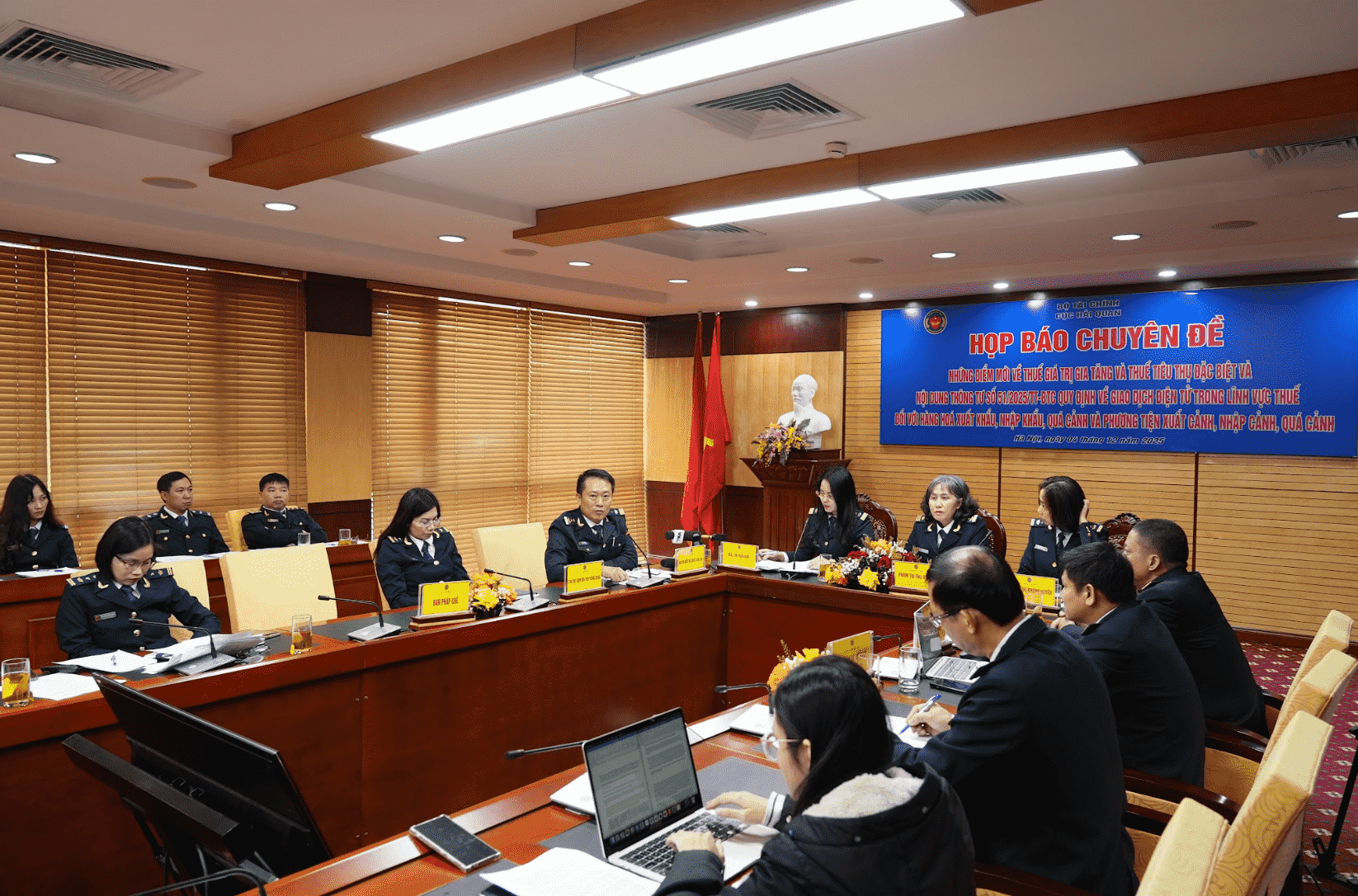 Cục Hải quan công bố những thay đổi quan trọng về thuế GTGT, thuế tiêu thụ đặc biệt và giao dịch điện tử trong quản lý hàng hóa xuất nhập khẩu